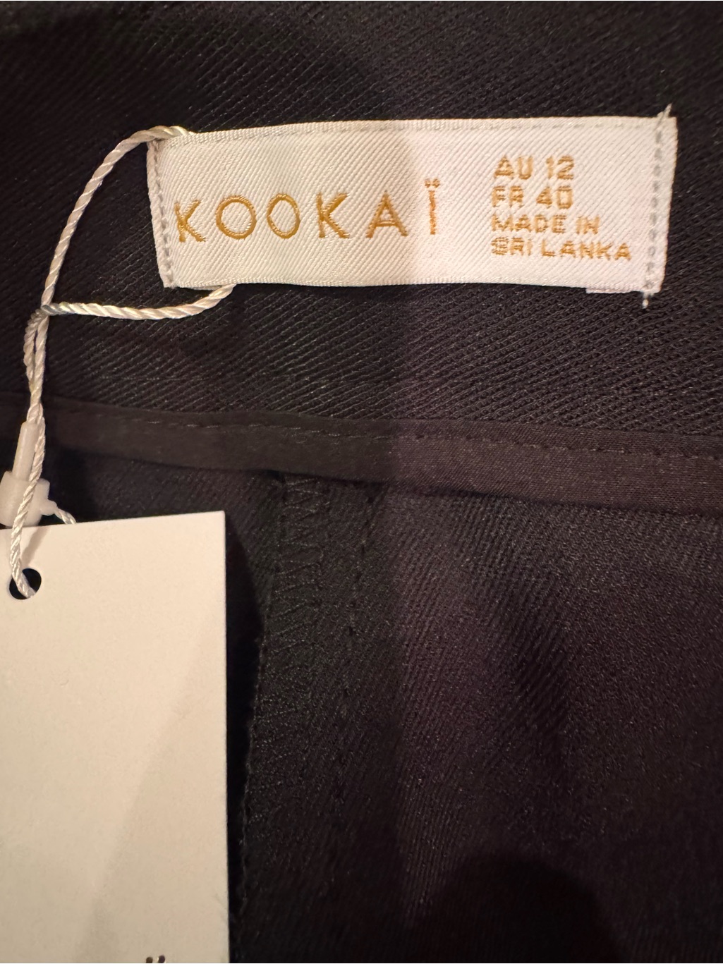 Nwt Kooka Ariel Black Pleated Tailored Shorts U.S. Size 8. Business Or Casual — image 7 of 8